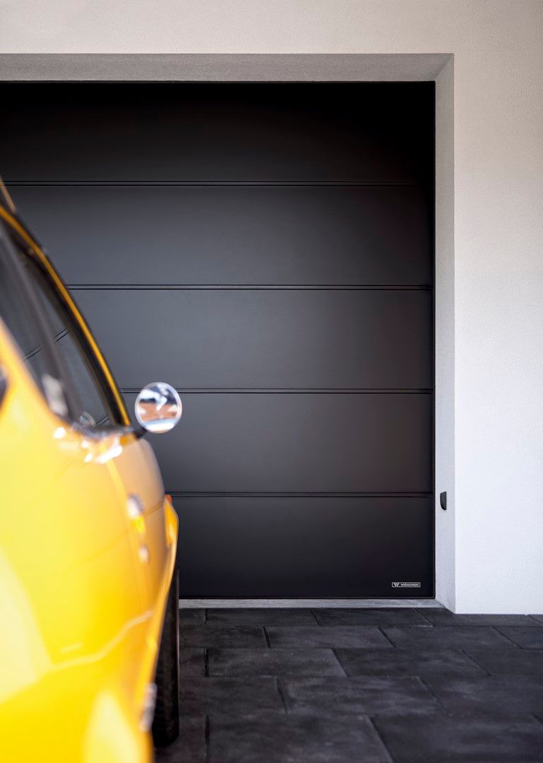 UniTherm sectional garage door; RAL 9005 silkline colour