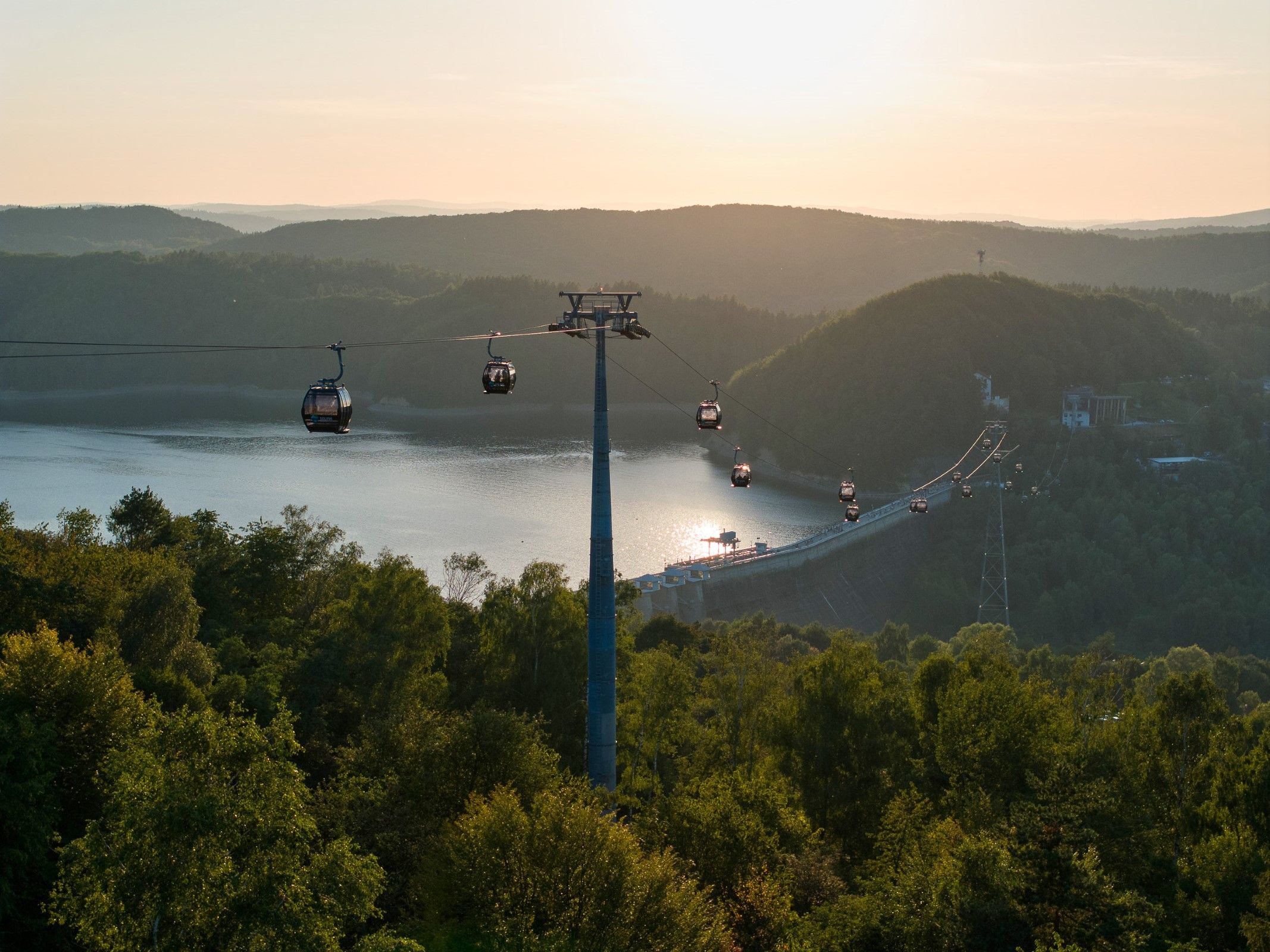 Górska panorama z produktami WIŚNIOWSKI