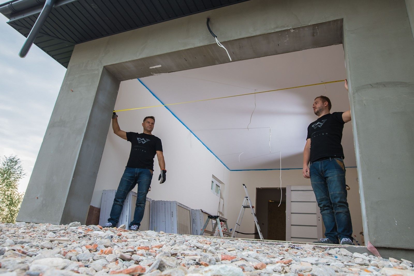 Jak przygotować otwór pod bramę garażową?