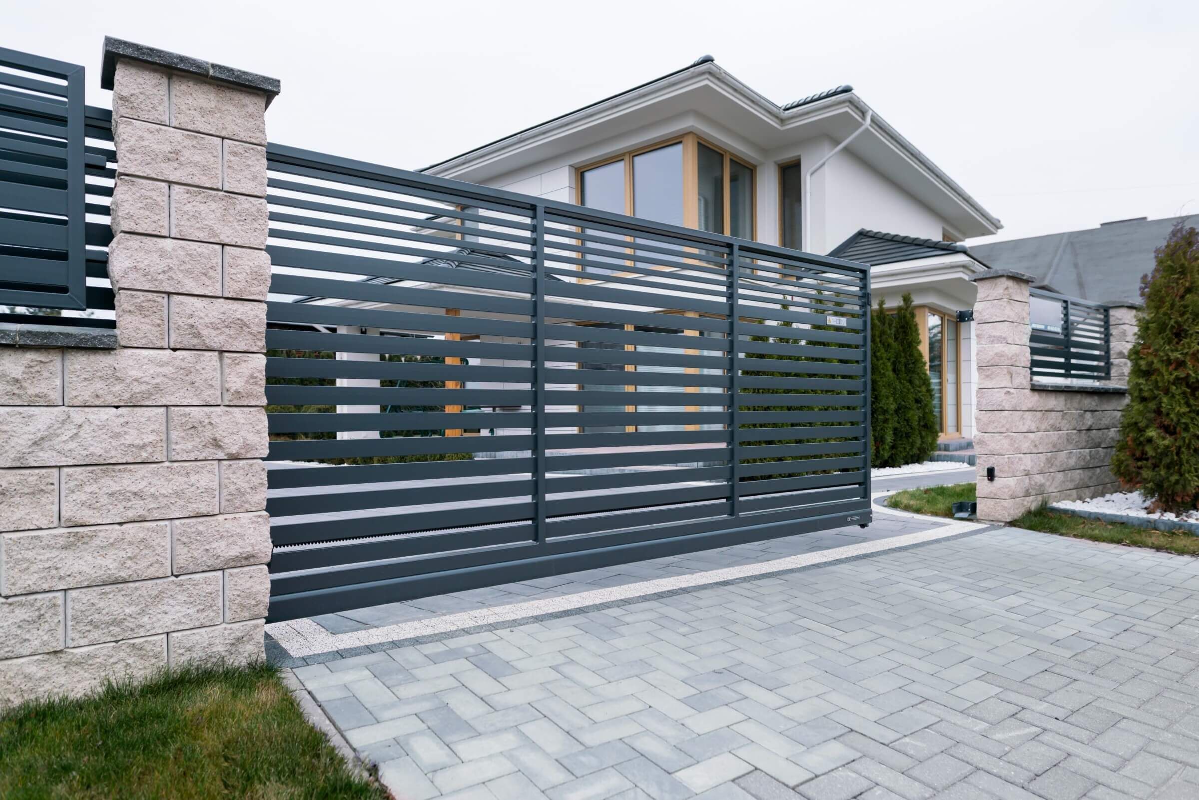 Pflegeleicht und langlebig – wie Sie Ihren Zaun richtig warten