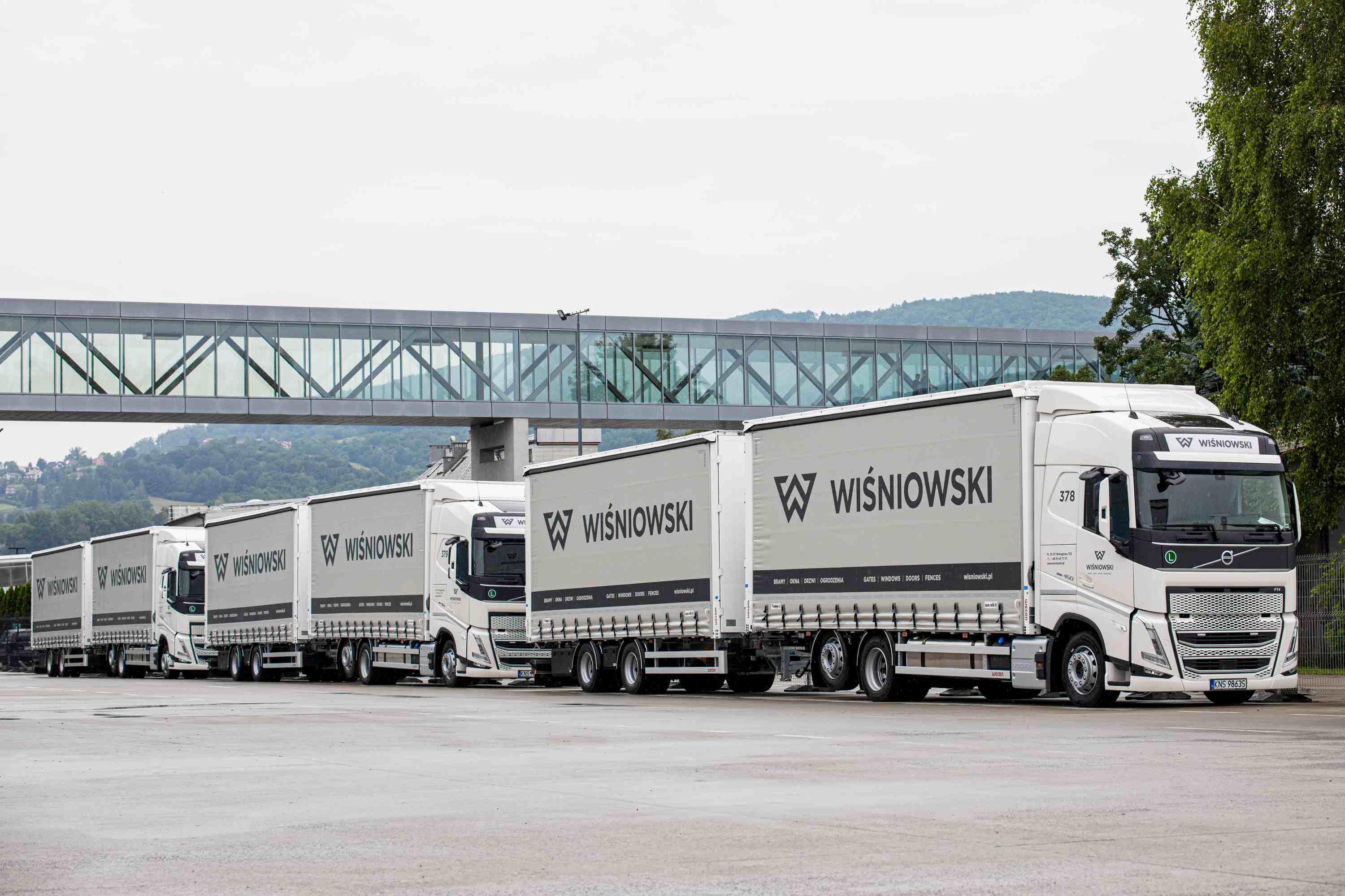 Nowe pojazdy ciężarowe WIŚNIOWSKI na polskich i zagranicznych drogach