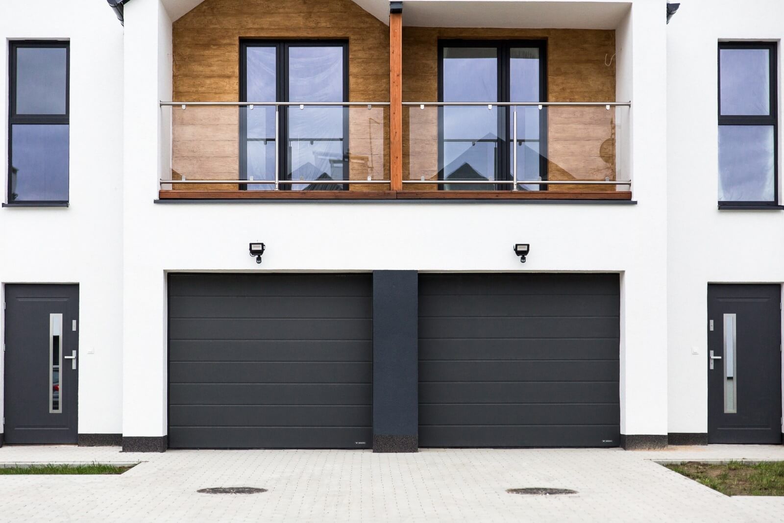 Przetłoczenia w bramach garażowych