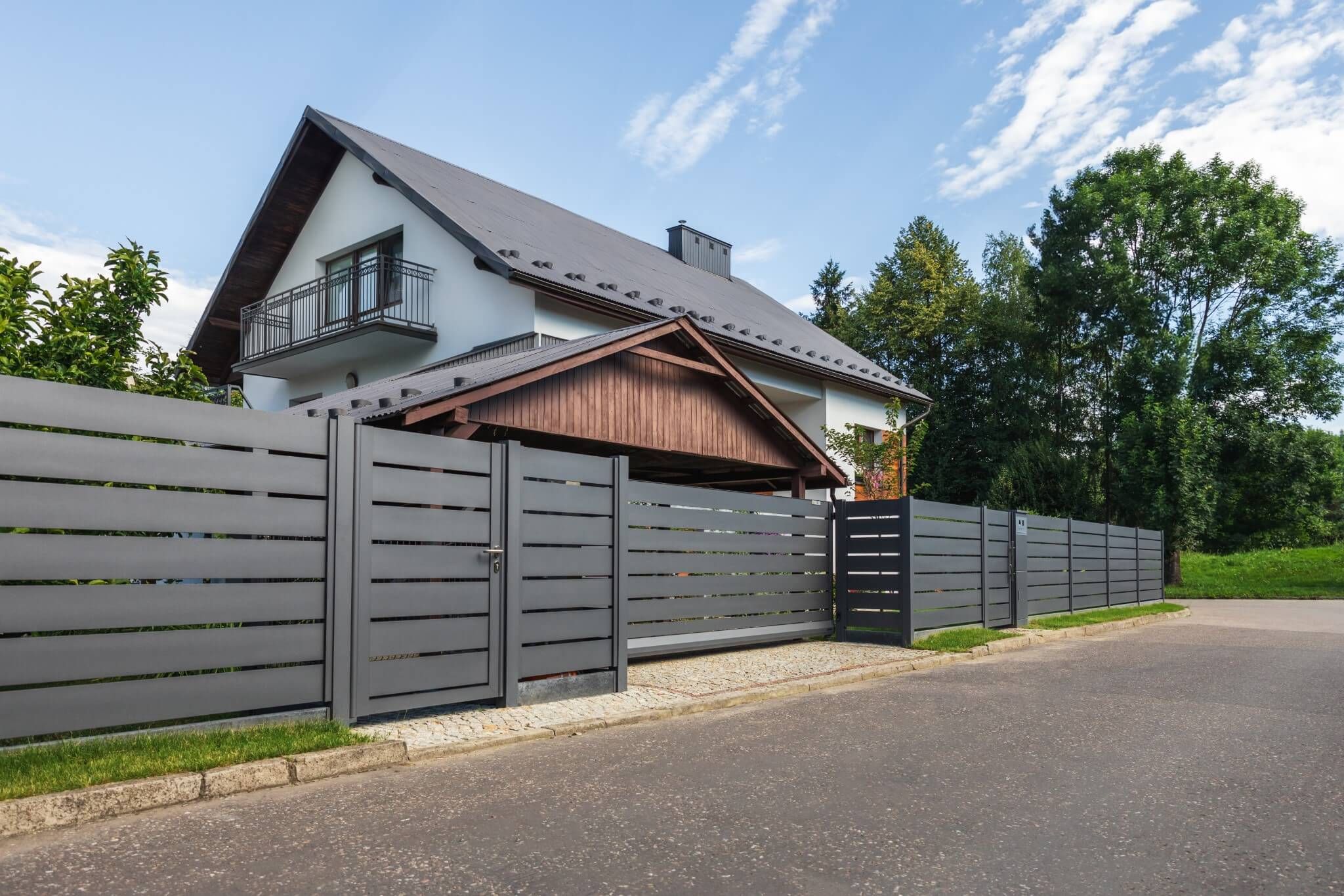 Moderner Stil, der den Charakter des Grundstücks unterstreicht