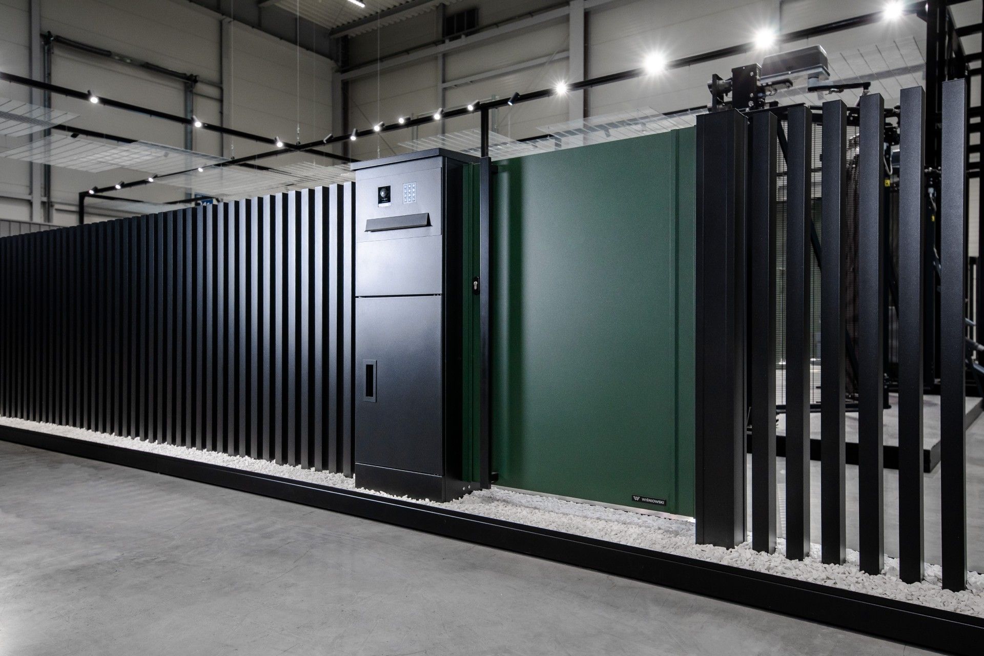 MultiBox przy ogrodzeniu Infinity i furtka AW.AL.203 